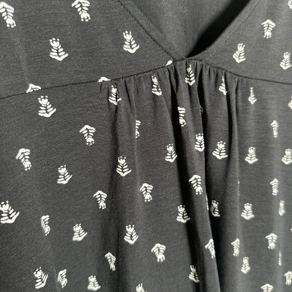 Garnet Hill Medium Artist Skeleton Bones Graphic Tee Top Tencel Lyocel Coastal - Picture 6 of 11